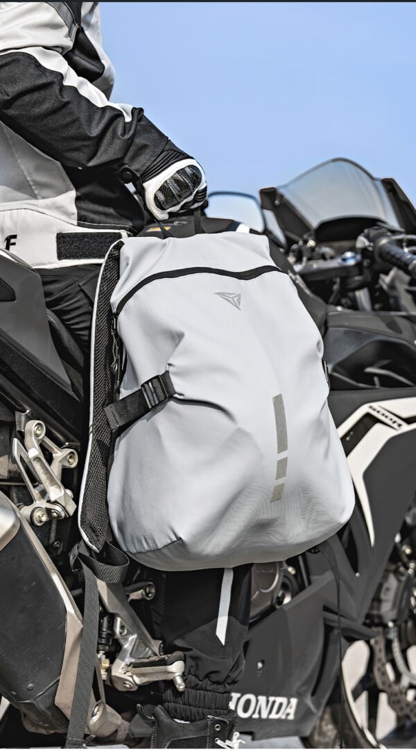 Motowolf Tas Helm Backpack Anti Air Dual Resleting Large Capacity 0726